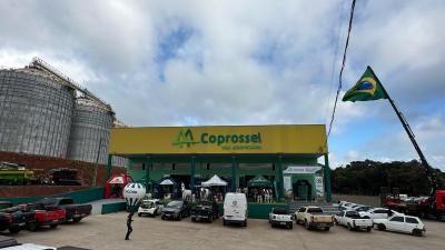 Loja Agropecuária Coprossel celebra 1º ano em Laranjeiras do Sul